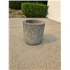 Image 5 : Group of 4 concrete planters