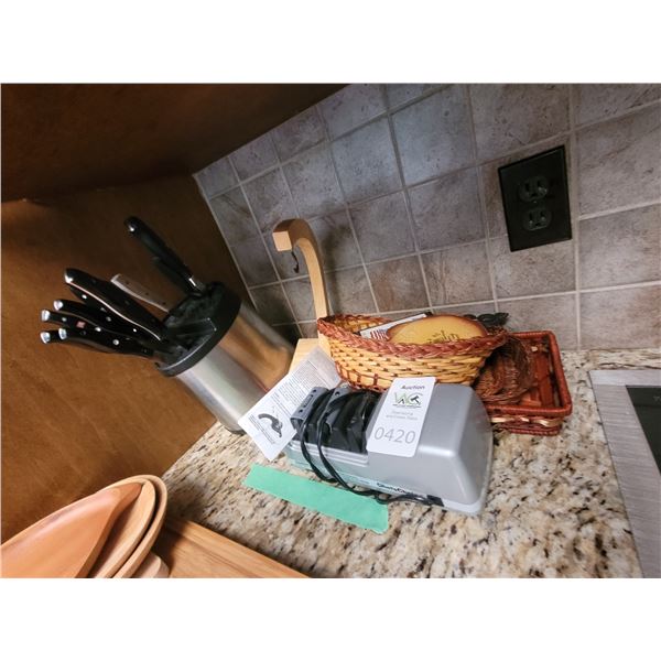 2 Man Henkels knives & More. A