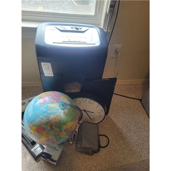 Staples Shreder & More B