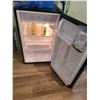 Image 2 : Magic Chef Mini Fridge C
