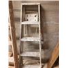 Image 2 : Wood Step Ladders B