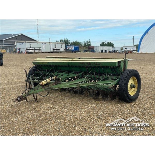 JOHN DEERE BOX SEED DRILL