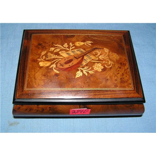 Italien musical jewelry box