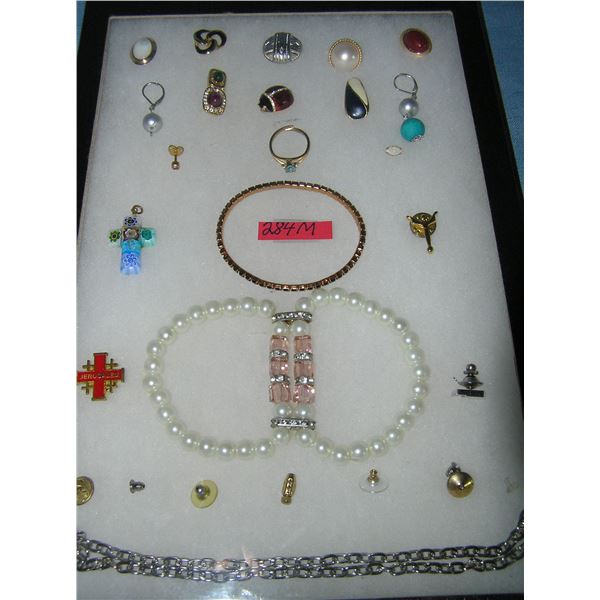 Group of misc. costume jewelry and pieces