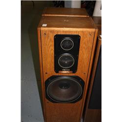 2 Yamaha Floor Speakers