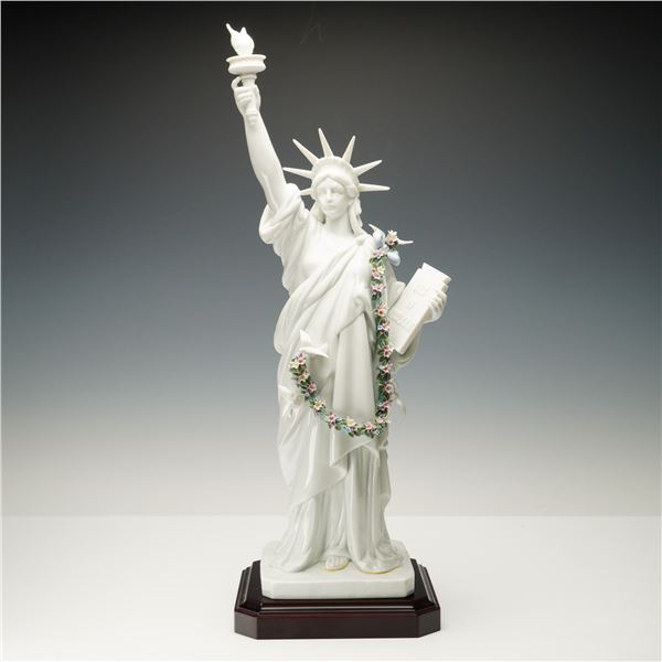 Lladro Porcelain Sculpture with Base, Statue of Liberty 1007563