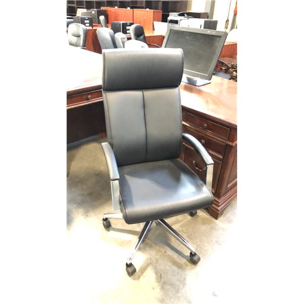BLACK HI-BACK EXECUTIVE CHAIR