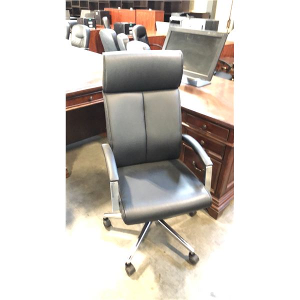 BLACK HI-BACK EXECUTIVE CHAIR