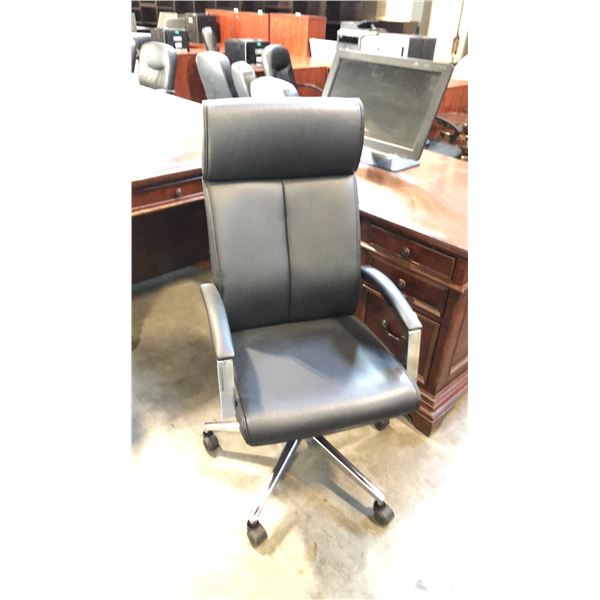 BLACK HI-BACK EXECUTIVE CHAIR