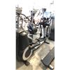 Image 2 : LIFE FITNESS ELLIPTICAL MACHINE - NO DISPLAY
