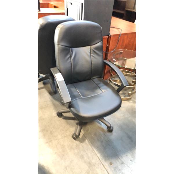 BLACK LOOP ARM HI-BACK EXEC. CHAIR