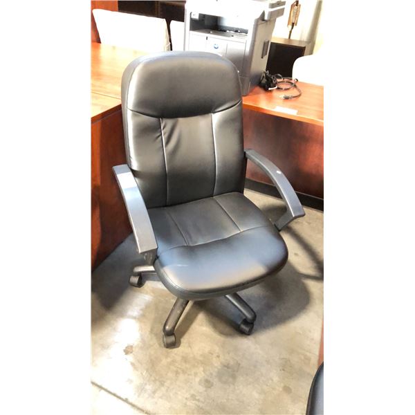 BLACK LOOP ARM HI-BACK EXEC. CHAIR