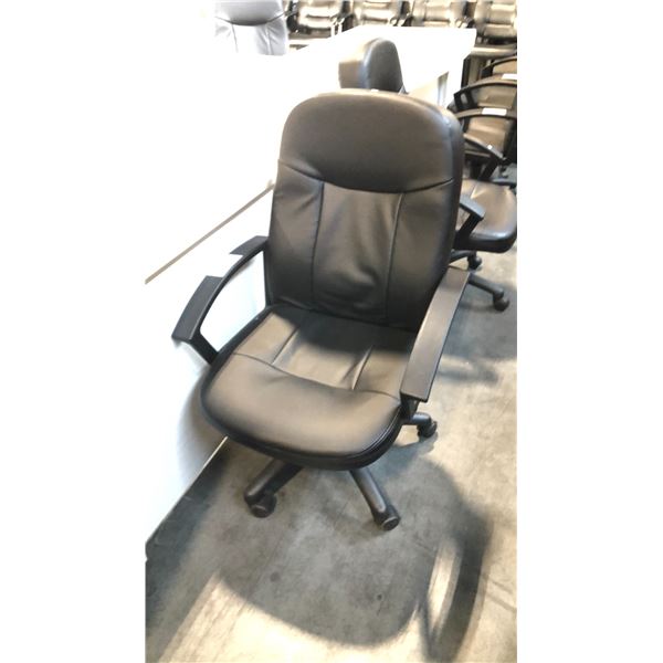 BLACK LOOP ARM HI-BACK EXEC. CHAIR WITH COSMETIC DAMAGE