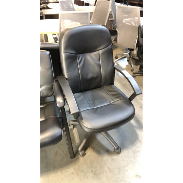 BLACK LOOP ARM HI-BACK EXEC. CHAIR
