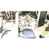 Image 2 : LIFE FITNESS CIRCUIT SERIES SQUAT MACHINE