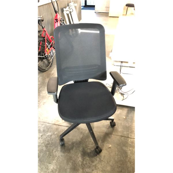 BLACK MID-BACK REV. TASK CHAIR