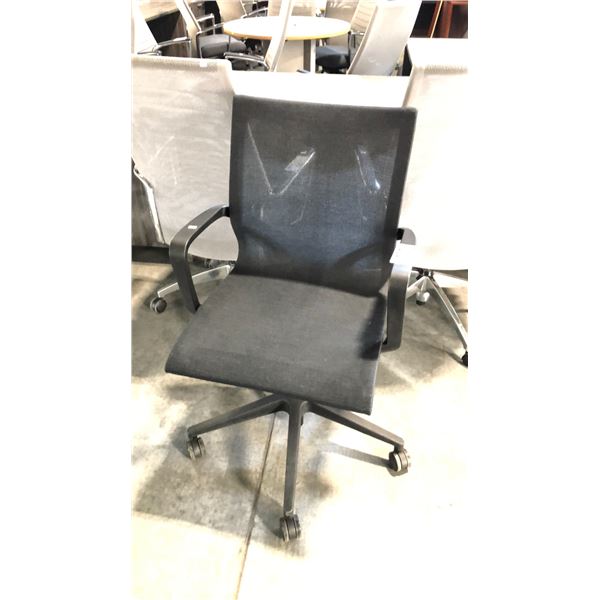BLACK MESH TASK CHAIR