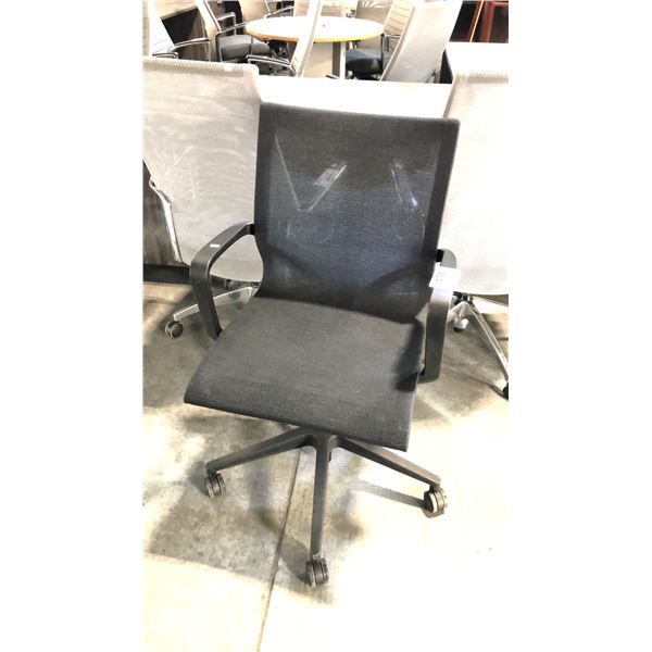BLACK MESH TASK CHAIR