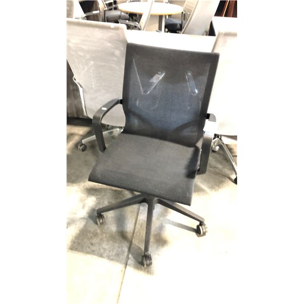 BLACK MESH TASK CHAIR