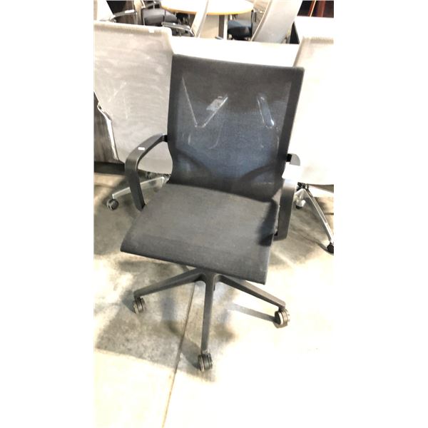 BLACK MESH TASK CHAIR