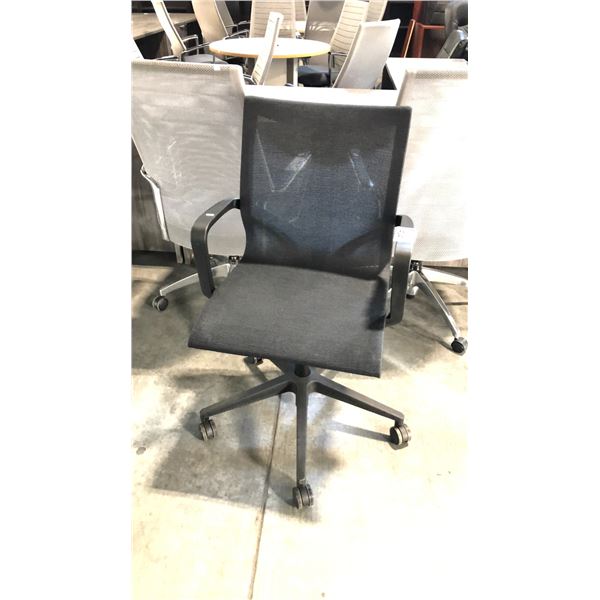 BLACK MESH TASK CHAIR