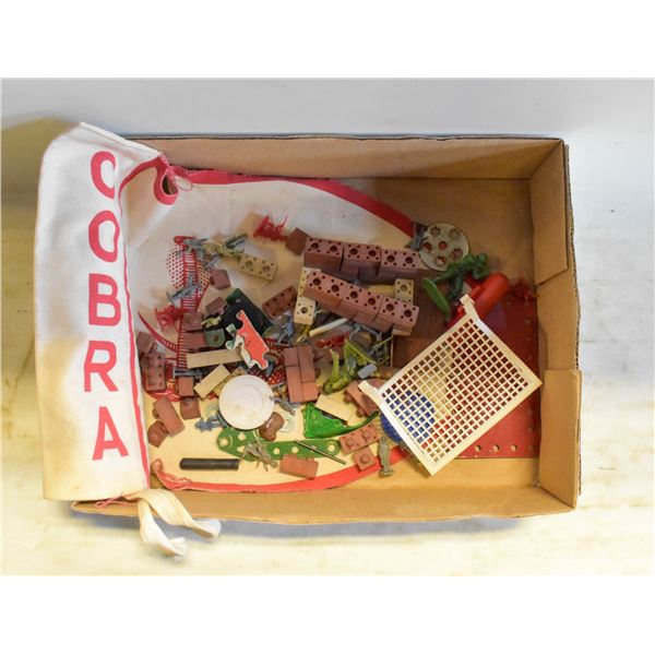 VINTAGE SMALL TOY SOLDIERS ETC