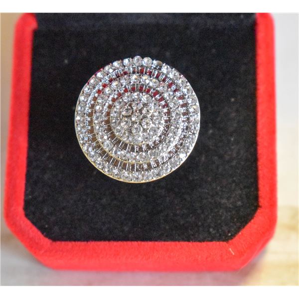 GLAMIRA STYLE WHITE ROUND DESIGN RING SZ8