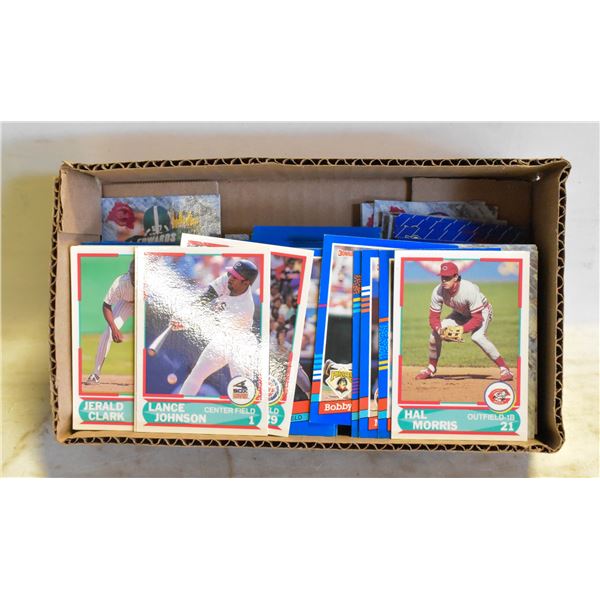 VINTAGE BASEBALL/FOOTBALL/BASKETBALL CARDS LOT