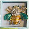 Image 1 : BEE BROOCH W/GREEN & GOLD COLOUR BODY +