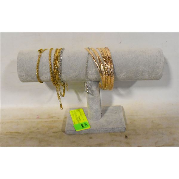 JEWELRY ORGANIZER WITH 12 BRACELETS