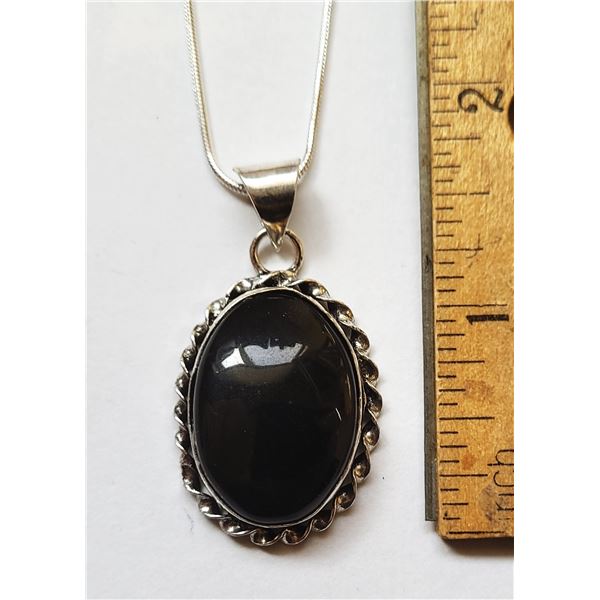 16)  NATURAL OVAL BLACK ONYX PENDANT ON
