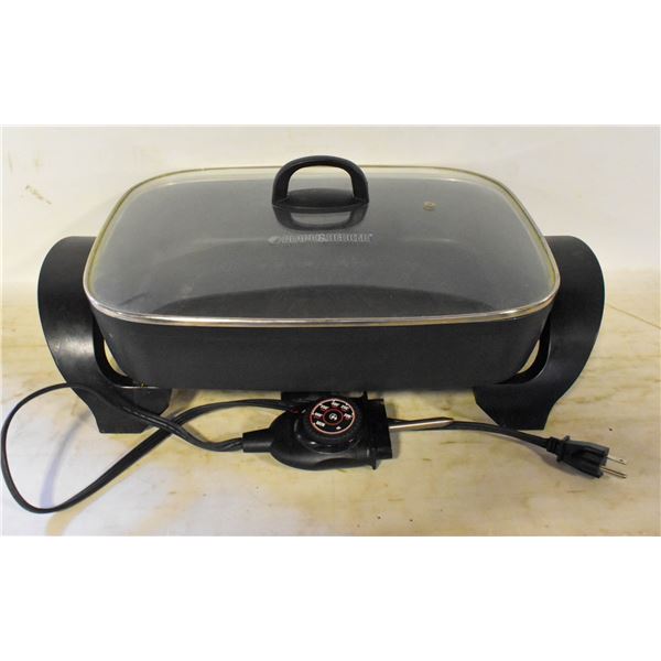 BLACK & DECKER DEEP DUTCH ELECTRIC SKILLET