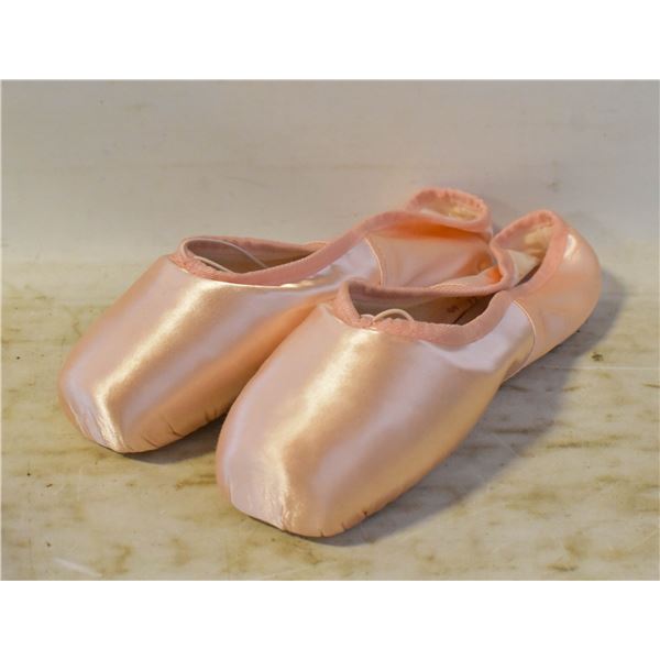 CAPEZIO TENDU II BALLET SHOES SIZE 8.5