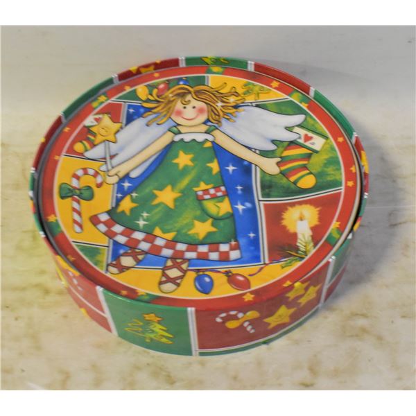 4 PC HOLIDAY 8" PLATES