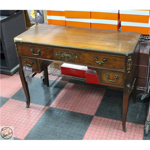 ANTIQUE DRESSER (NEEDS REPAIRS) H-30" W-18" L-42"