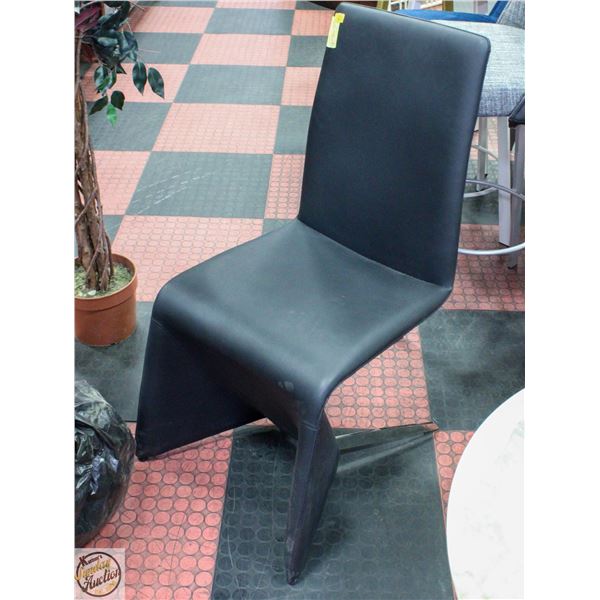 SHOWROOM FLOOR MODEL WADE LOGAN OMAN