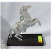 Image 1 : ESTATE CUSTOM MADE SOLID METAL REARING HORSE ON A