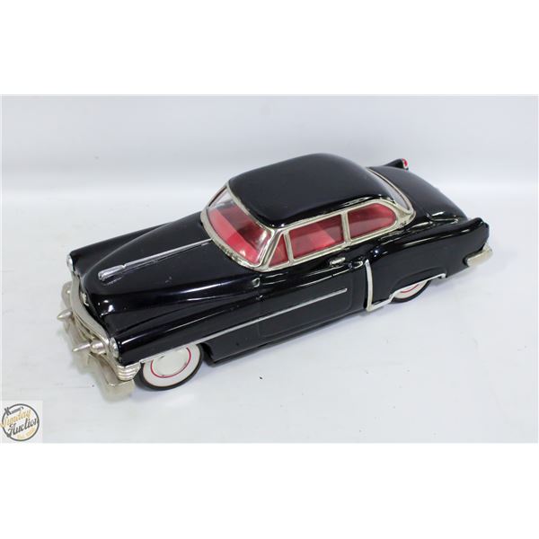 VINTAGE CADILLAC SEDAN 1950 DIE-CAST
