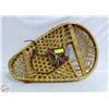 Image 1 : PAIR OF VINTAGE SNOW SHOES