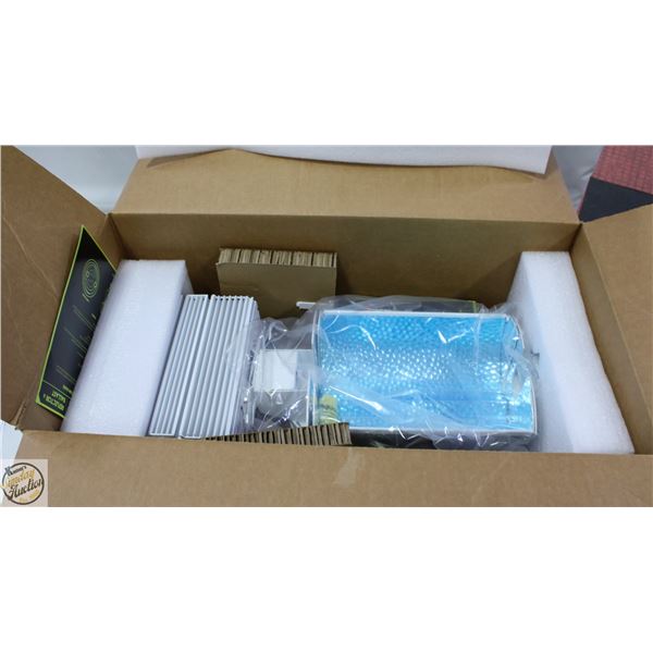 CMH GROW LIGHT WITH 2 BULBS