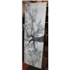 Image 1 : CANVAS TREE PHOTO 70" X 23"