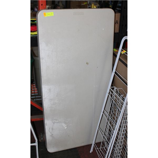 LIFETIME FOLDING RESIN TABLE