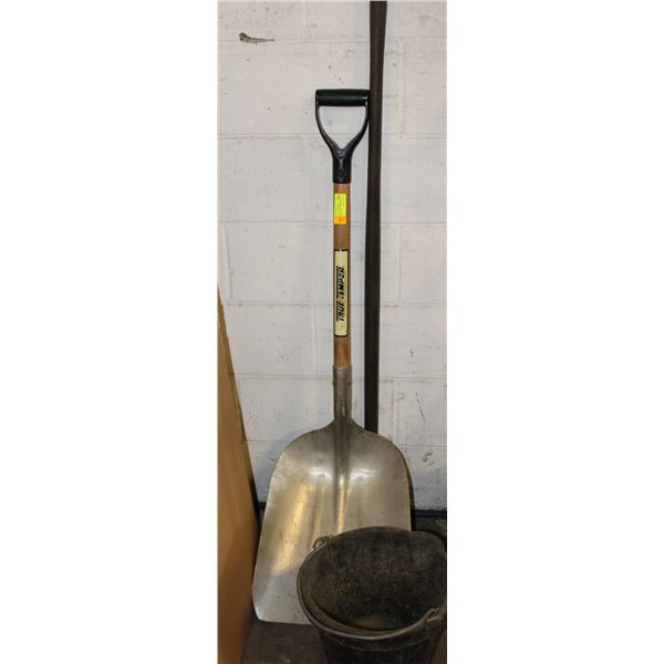 TRUE TEMPER ALUMINUM SNOW SHOVEL