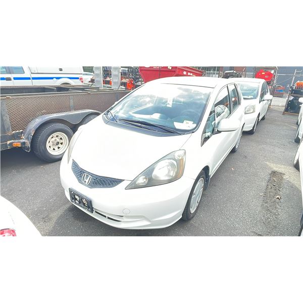 2009 HONDA FIT, 4DRSW, WHITE, VIN JHMGE88529S804363,