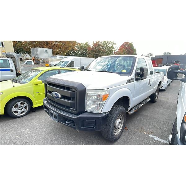 2011 FORD F250 XL SUPERDUTY, 4DR CREW CAB, WHITE, VIN 1FT7X2B68BEC78951,
