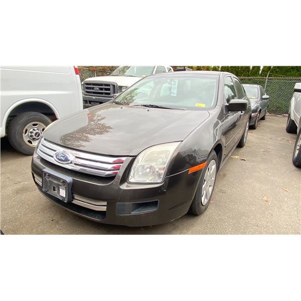 2006 FORD FUSION SE, 4DR SEDAN, GREY, VIN 3FAHP07ZX6R196157,