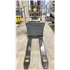 Image 2 : YALE MPB040-EN24T2748 ELECTRIC PALLET JACK *NO CHARGER*