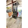 Image 2 : RAYMOND REACH TRUCK, RED, VIN 020D 89 30127