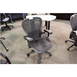 Herman Miller Large Size Aeron Mesh Back Task