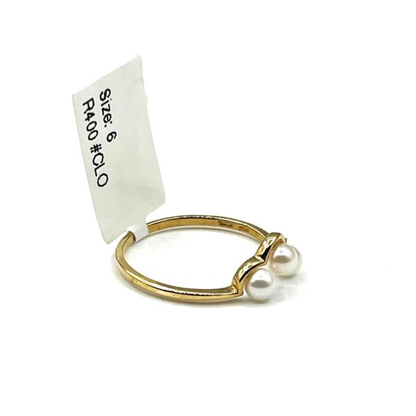 10KT Yellow Gold Cultured Pearl Ring, Size 6, W/A $880.00.